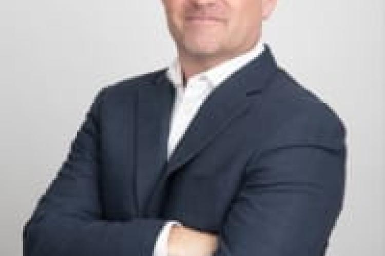 Who do you contact to?