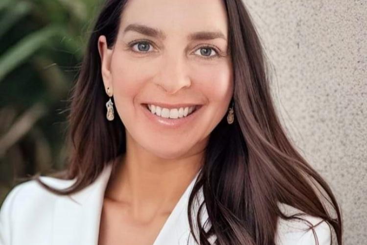 Who do you contact to?