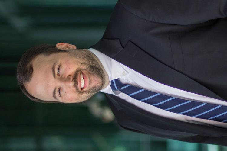 Who do you contact to?