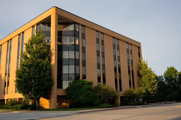 Who do you contact to?