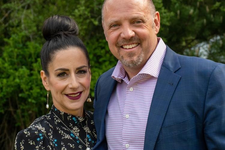 Who do you contact to?