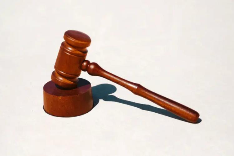 Who do you contact to?