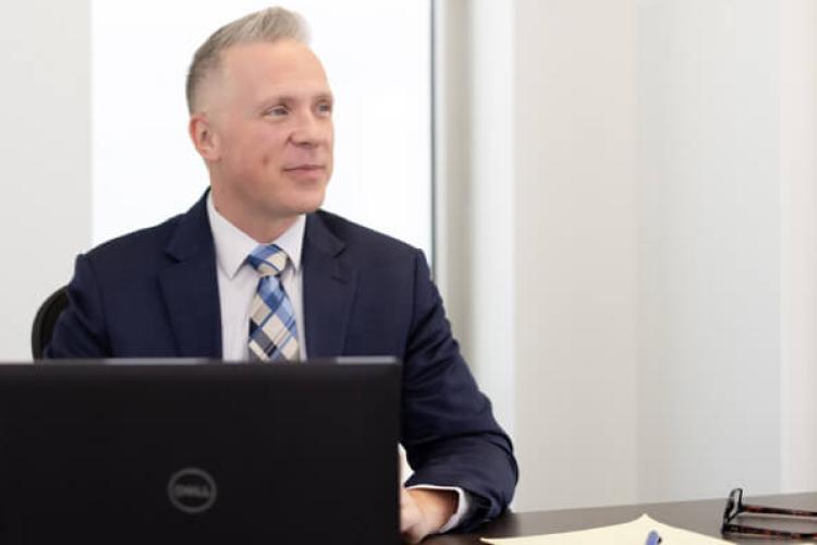 Who do you contact to?