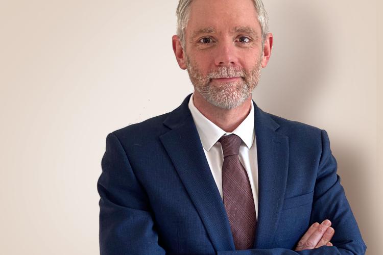 Who do you contact to?